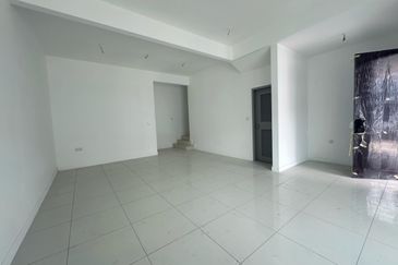 Bandar Dato Onn, Perjiranan 8