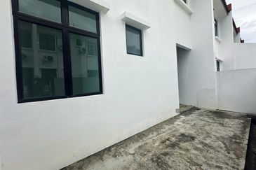 Bandar Dato Onn, Perjiranan 8