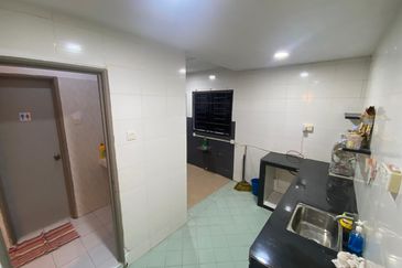 Jalan Mutiara Emas 2/10, Taman Mount Austin , JB