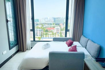 Sky Suites (Sky Hotel)