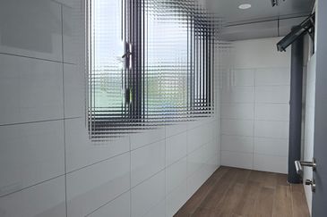 Frontage Commercial Building Ground Floor For Rent