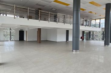 Frontage Commercial Building Ground Floor For Rent