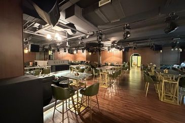 Aeropod Commercial Square