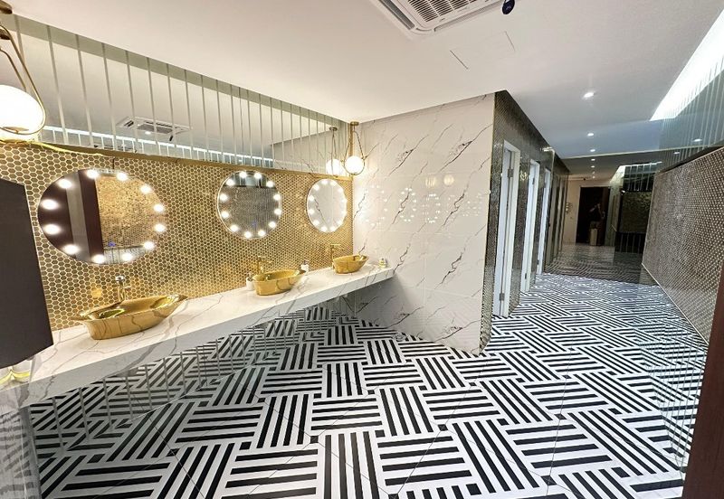 Aeropod Commercial Square