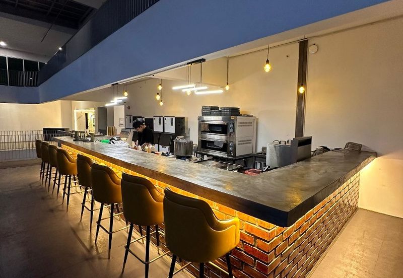 Aeropod Commercial Square