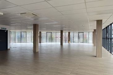 Frontage Commercial Building Ground Floor For Rent