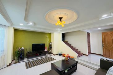 Taman Seri Borneo End Corner Terrace House for Sale