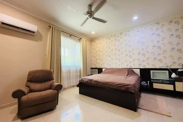 Taman Seri Borneo End Corner Terrace House for Sale