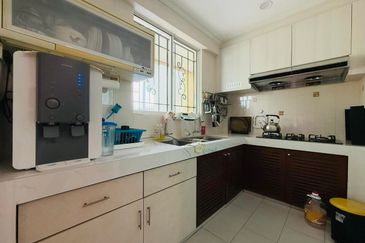 Taman Seri Borneo End Corner Terrace House for Sale