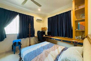 Taman Seri Borneo End Corner Terrace House for Sale