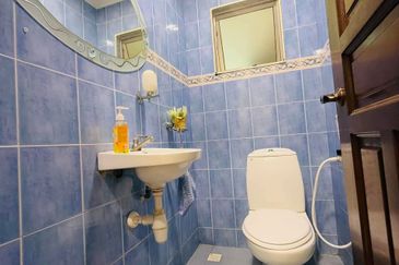 Taman Seri Borneo End Corner Terrace House for Sale