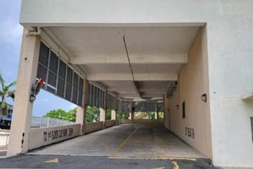 Penampang Point Commercial Building For Sale