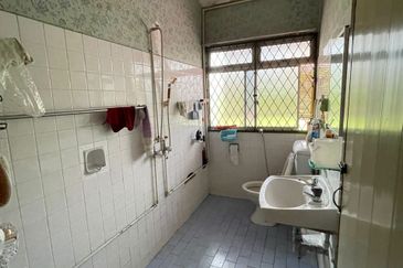 Taman Friendly Fu Yen Villa Bungalow For Sale 