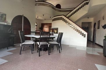 Spanish Tudor Design 3-Storey Bungalow For Sale