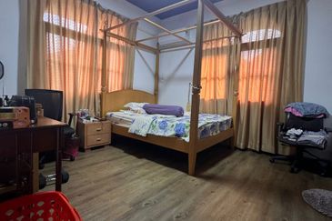 Spanish Tudor Design 3-Storey Bungalow For Sale