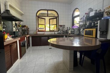 Spanish Tudor Design 3-Storey Bungalow For Sale