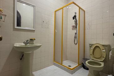 Spanish Tudor Design 3-Storey Bungalow For Sale