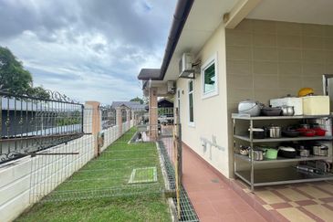 Penampang Single Storey Landed Bungalow House For Sale