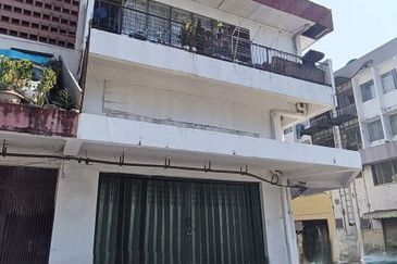 HSK Light Industrial Inanam 2-Storey Shop Corner Lot For Sale 