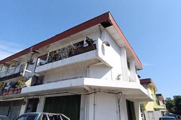 HSK Light Industrial Inanam 2-Storey Shop Corner Lot For Sale 