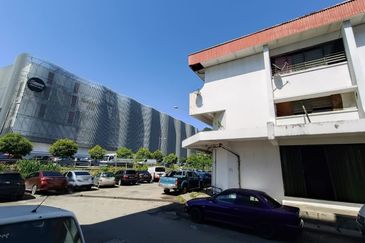 HSK Light Industrial Inanam 2-Storey Shop Corner Lot For Sale 
