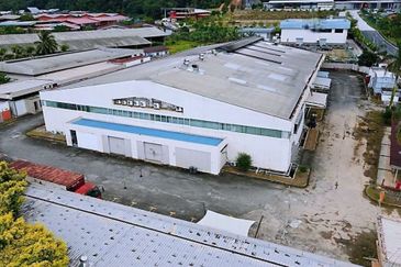 Inanam Frontage Spacious Warehouse cum Office For Rent