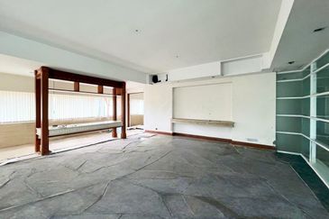 Inanam Frontage Spacious Warehouse cum Office For Rent