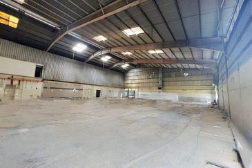 Inanam Frontage Spacious Warehouse cum Office For Rent