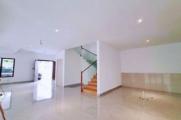 Taman Lifo 3-Storey Semi Detached House For Sale