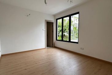 Taman Lifo 3-Storey Semi Detached House For Sale