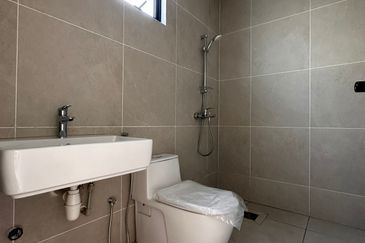 Taman Lifo 3-Storey Semi Detached House For Sale