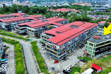 Suria Inanam Roadside 3+1 Storey Whole Building For Sale