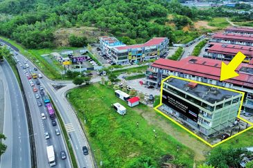 Suria Inanam Roadside 3+1 Storey Whole Building For Sale