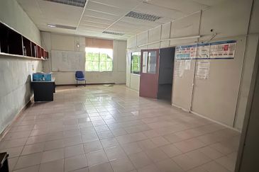 Warehouse cum Office @ Kolombong For Rent