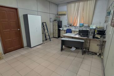 Warehouse cum Office @ Kolombong For Rent