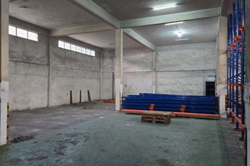 Warehouse cum Office @ Kolombong For Rent