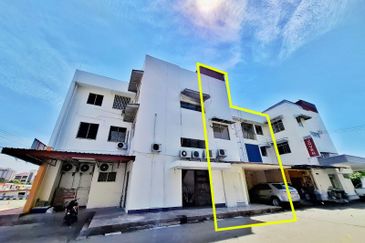 Taman Layang Layang 3-Storey Shoplot For Sale 