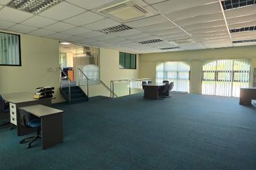 KKIP Spacious Land with Building For Sale