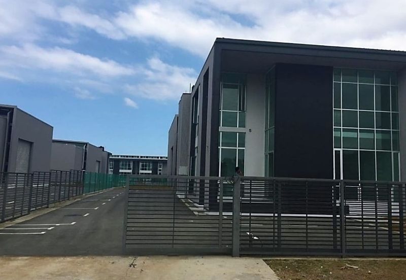 Frontage KKIP Semi Detached Warehouse For Rent 