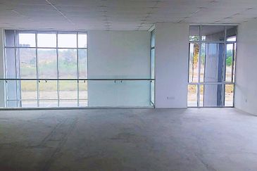 Frontage KKIP Semi Detached Warehouse For Rent 