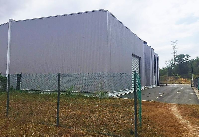 Frontage KKIP Semi Detached Warehouse For Rent 