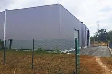 Frontage KKIP Semi Detached Warehouse For Rent 