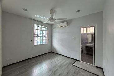 Taman Fabulosa | Hilltop | Semi-Detached Double Storey | FOR SALE  