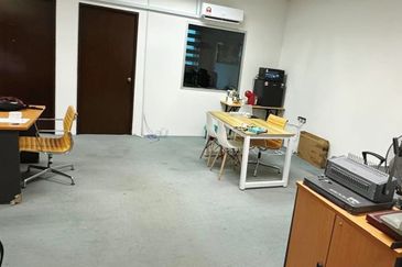 Pusat Perindustrian Ngee Lim | 3-Storey Light Industrial Shop For Sale