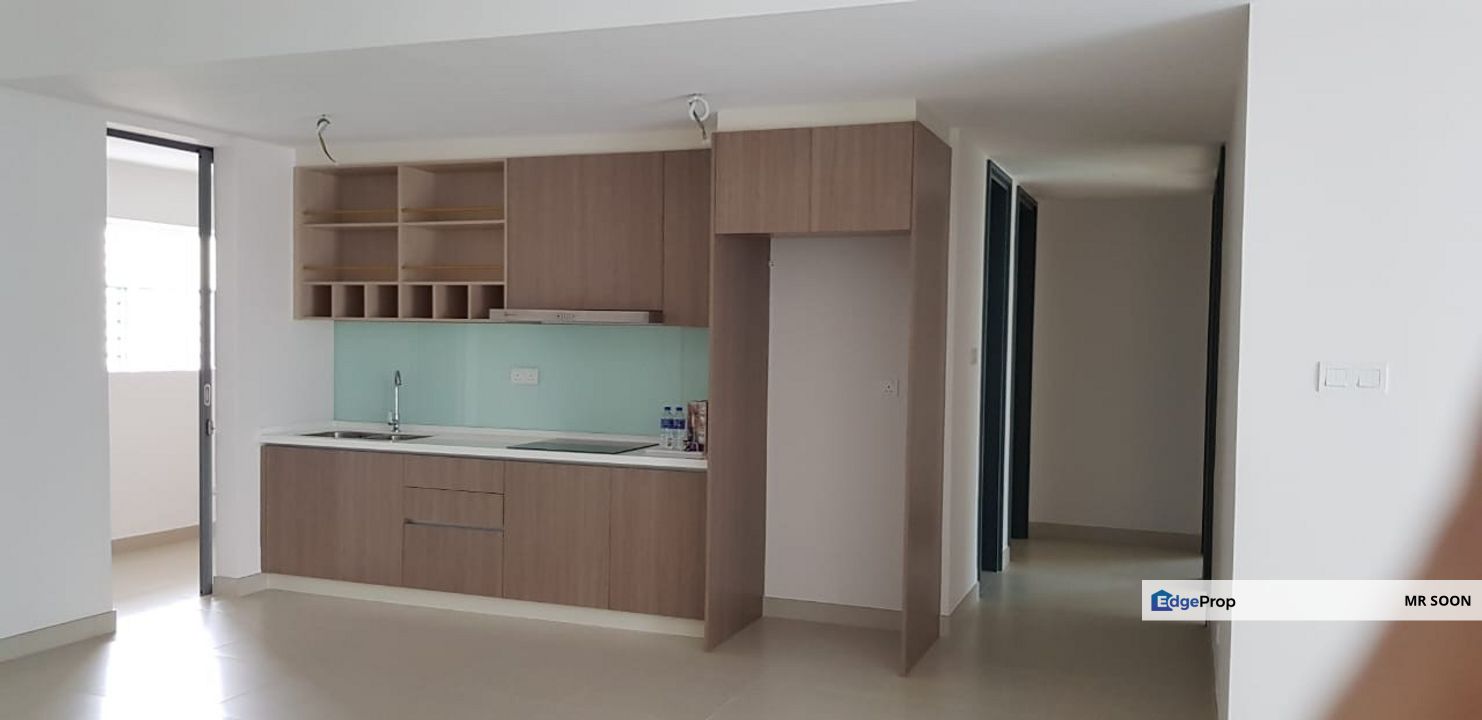 Corner unit , Kuala Lumpur, Mont Kiara