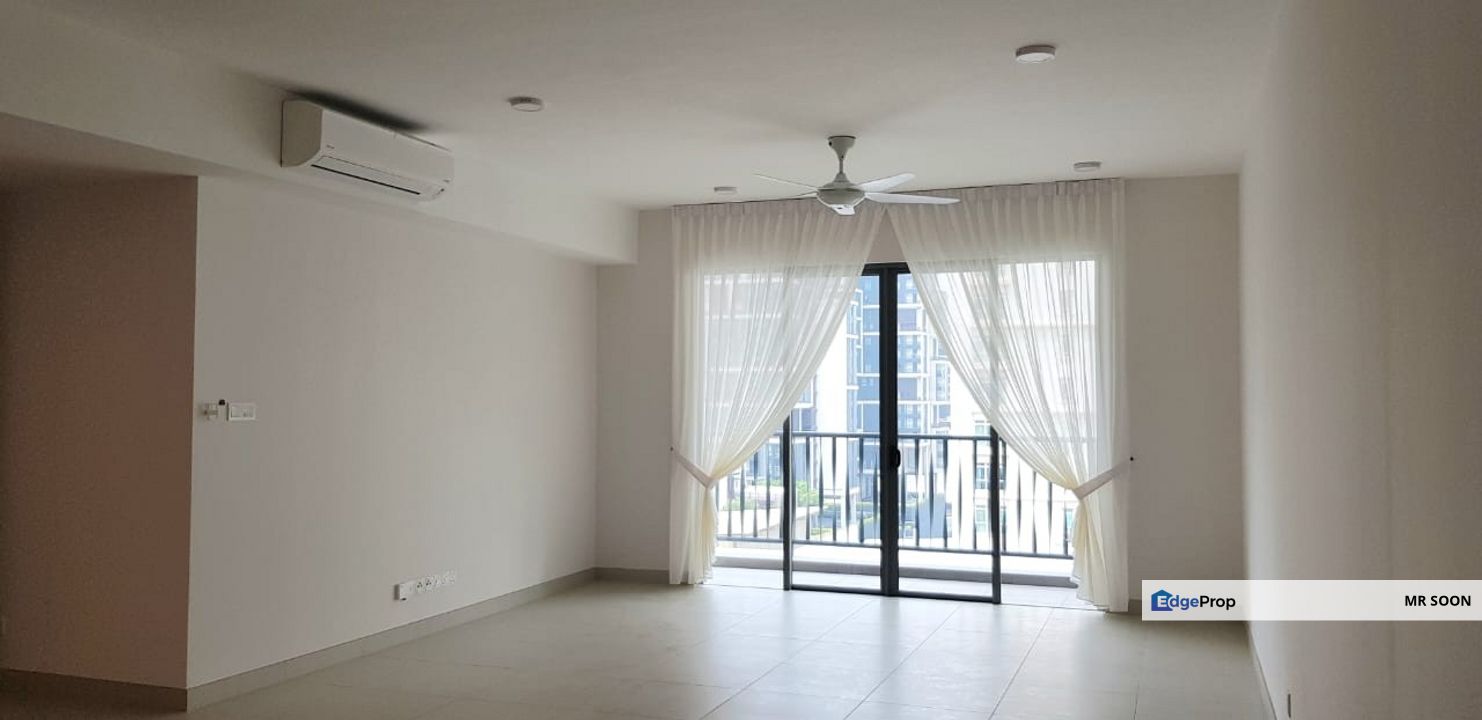 Corner unit , Kuala Lumpur, Mont Kiara