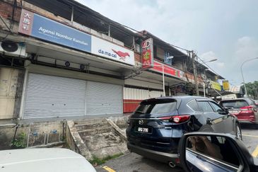 PJ Old Town 3 Storey Shop Lot For Sale With Tenancy