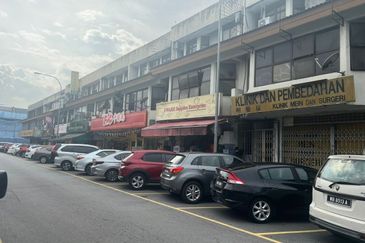PJ Old Town 3 Storey Shop Lot For Sale With Tenancy