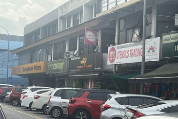 PJ Old Town 3 Storey Shop Lot For Sale With Tenancy