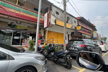 PJ Old Town 3 Storey Shop Lot For Sale With Tenancy